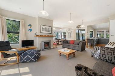 Lavender Country Cottage - Arrowtown Holiday Home