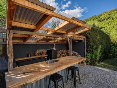 The Hillvue with Spa - Arrowtown Holiday Home