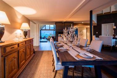 Aroha Homestead Luxury Holiday Home by MajorDomo