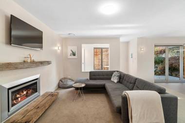 Modern Arrowtown Escape - Arrowtown Holiday Home