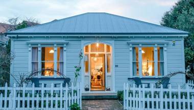 The Villa Akaroa - Akaroa Pet Friendly Holiday Home