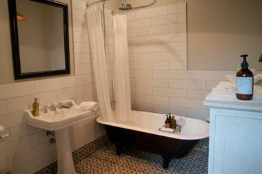 The Villa Akaroa - Akaroa Pet Friendly Holiday Home