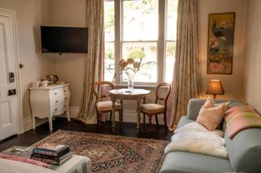 The Villa Akaroa - Akaroa Pet Friendly Holiday Home