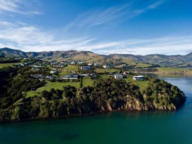 Hector's Tiny House - Akaroa Holiday Home