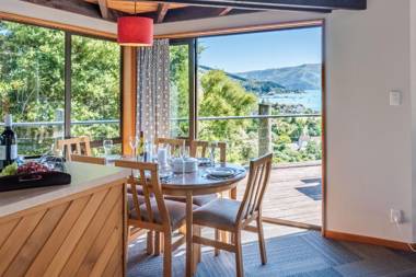The Tree House - Akaroa Holiday Home