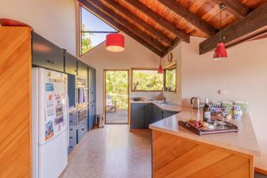 The Tree House - Akaroa Holiday Home