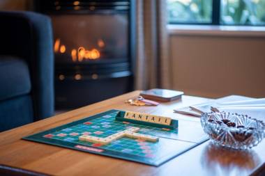 Fantail Cottage with Sea Views - Akaroa Holiday Home