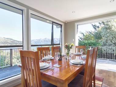 Tiro Treasure - Akaroa Holiday Home