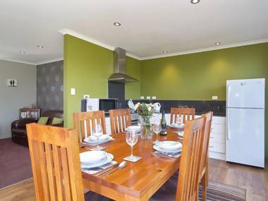 Tiro Treasure - Akaroa Holiday Home