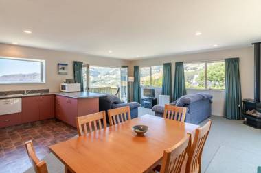Seaview Outlook - Wainui Holiday Home