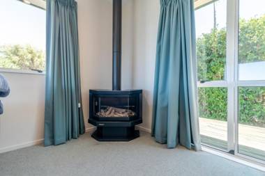 Seaview Outlook - Wainui Holiday Home