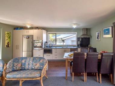 Bay Bliss - Akaroa Holiday Home