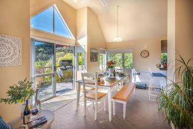 Rose on the Bay - Akaroa Holiday Home