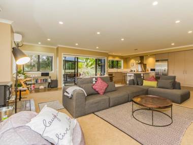 Pinetree Lodge - Ohakune Holiday Home