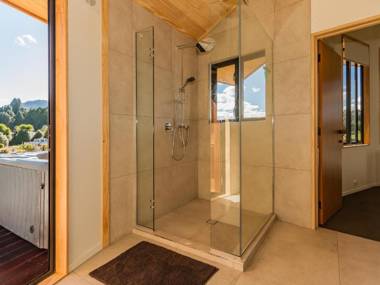 Heavenly Spa Views - Ohakune Holiday Home