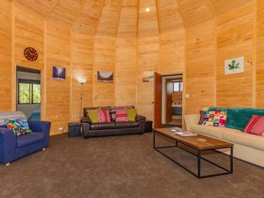 The Snowglobe - Ohakune Modern Yurt Style Chalet