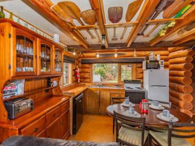Cosy Warm Log Cabin - Ohakune Holiday Home