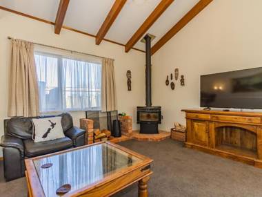 The Goldfinch Retreat - Ohakune Holiday Home