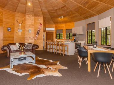 Turoa Tirohanga Yurt - Ohakune Holiday Home with Spa