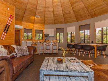 Turoa Tirohanga Yurt - Ohakune Holiday Home with Spa