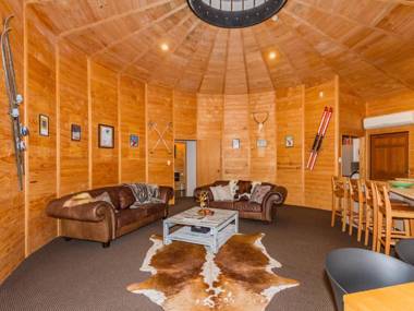 Turoa Tirohanga Yurt - Ohakune Holiday Home with Spa