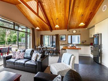 Ski Country Chalet - Ohakune Holiday Home