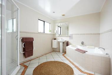 Kingswood Manor Motel