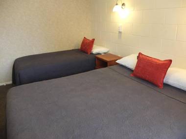 Colonial Court Motel