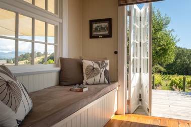 Kina Beach Vineyard Cottages