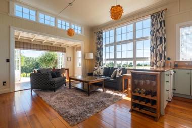 Kina Beach Vineyard Cottages