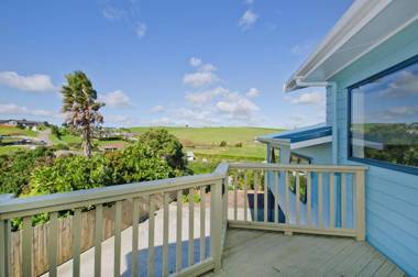 The Blue Cottage with WiFi- Waipu Holiday Home