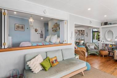 Waipu Cove Palm Cottage - Waipu Cove Holiday Home