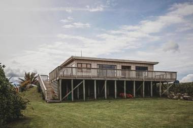 GONE COASTAL - KIWI BACH WAREA