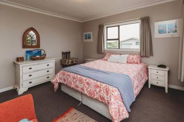 GONE COASTAL - KIWI BACH WAREA