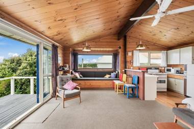 The Beachsider - Te Horo Beach Holiday Home