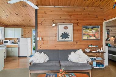 The Beachsider - Te Horo Beach Holiday Home