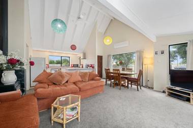Wharerata - Otaki Beach Holiday Home