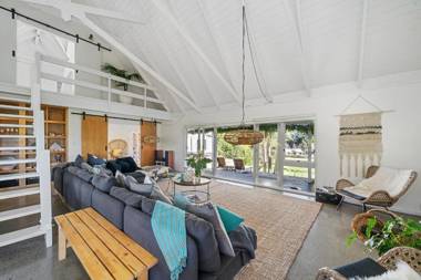 The House - The Lodge Te Horo