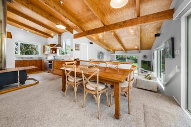 Stroll to the Sea - Te Horo Beach Holiday House