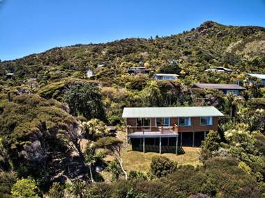 Seaview Sun and Surf - Piha Holiday Home