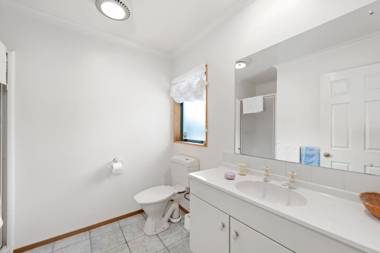 Palm Tree Haven - Papamoa Holiday Home