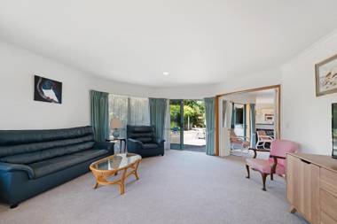 Palm Tree Haven - Papamoa Holiday Home