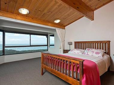 The Blue House - Papamoa Holiday Home