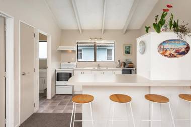 The Mount Beach Pad - Mt Maunganui Holiday Home