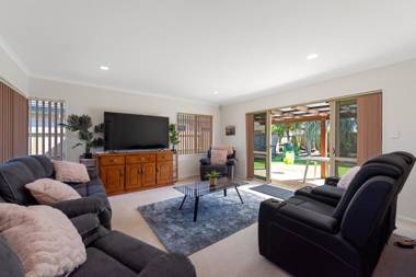 Mount Holidaze - Mt Maunganui Holiday Home