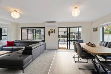 Oceanbeach Rendezvous - Mt Maunganui Holiday Home