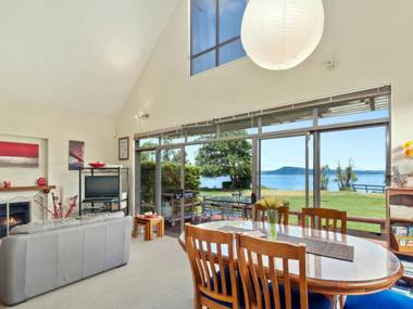 Blue Heron Lodge - Hamurana Holiday Home