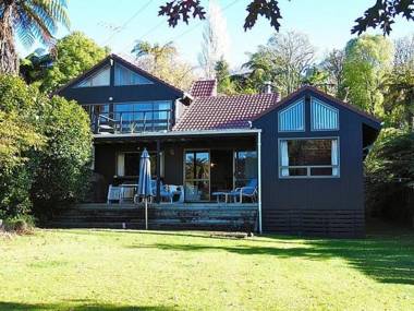Lakeside Villa - Lake Rotoiti Holiday Home