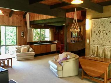Lakeside Villa - Lake Rotoiti Holiday Home