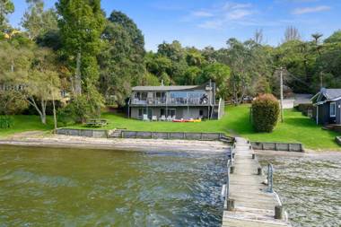 Onepoto Bay Lakehouse - Lake Rotoiti Holiday Home